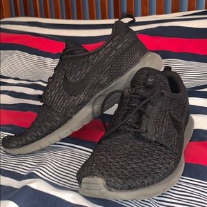 Nike Roshe Flynit sneakers